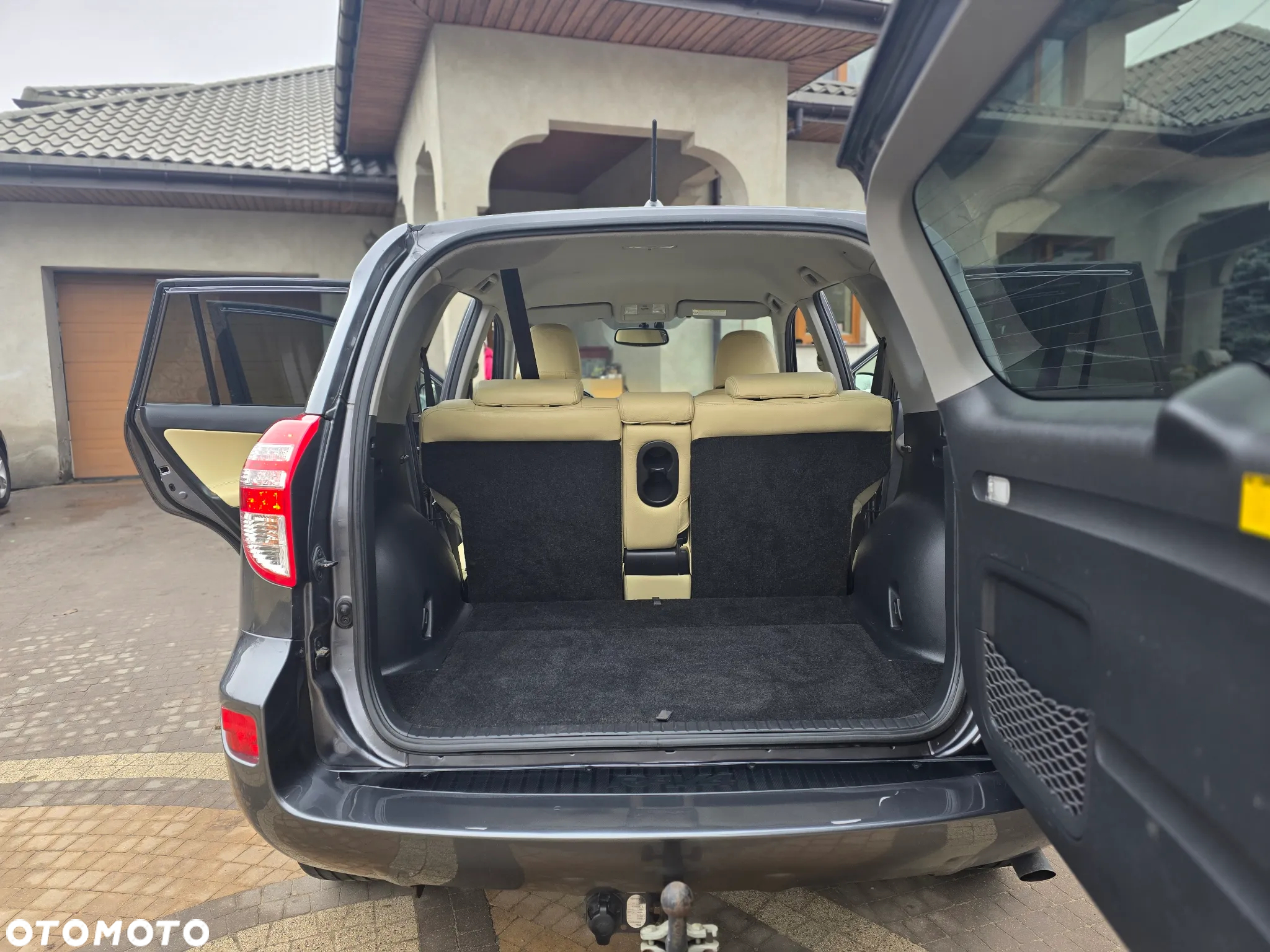Toyota RAV4 - 8