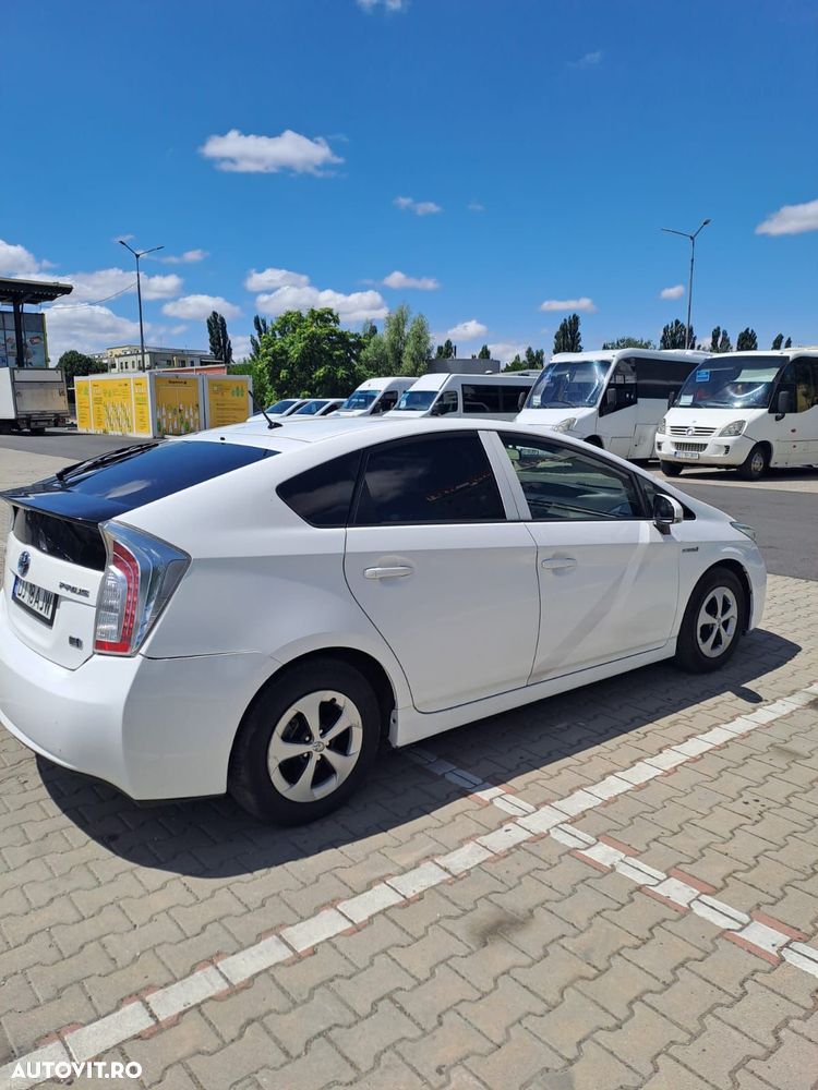 Toyota Prius (Hybrid) - 6