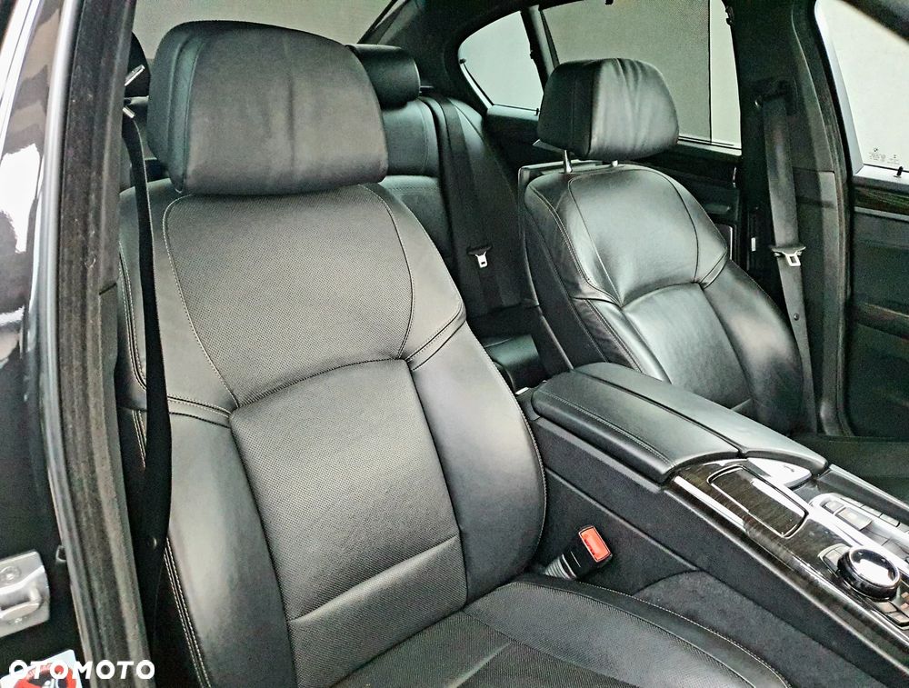 BMW Seria 5 M550d xDrive - 29