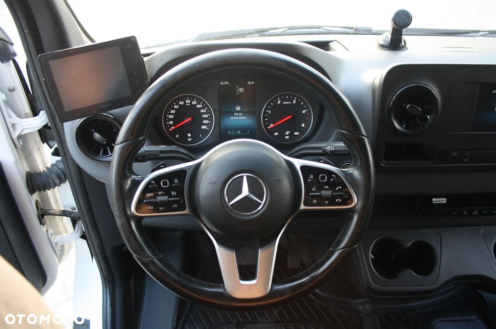 Mercedes-Benz Sprinter - 13