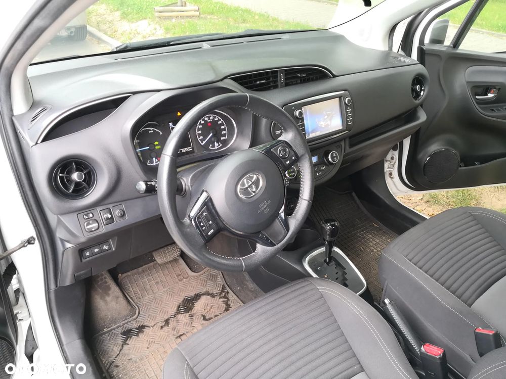 Toyota Yaris Hybrid 100 Premium EU6 - 18