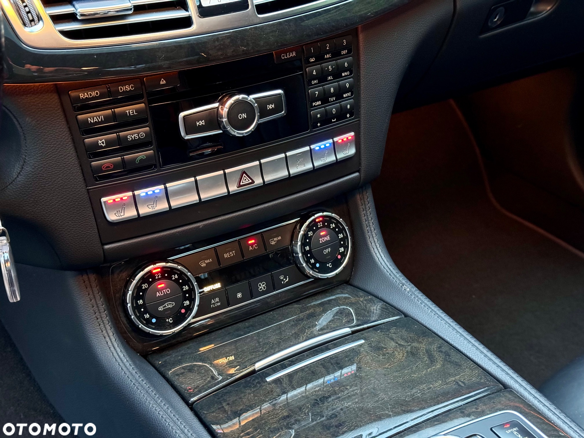 Mercedes-Benz CLS 350 CDI 4-Matic BlueEff - 12