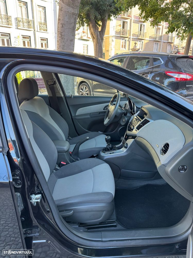 Chevrolet Cruze 1.6 LS - 8