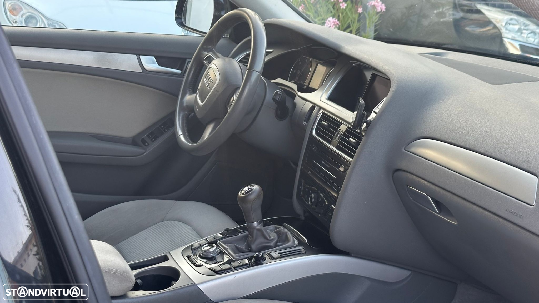 Audi A4 Avant 2.0 TDI Advance - 23