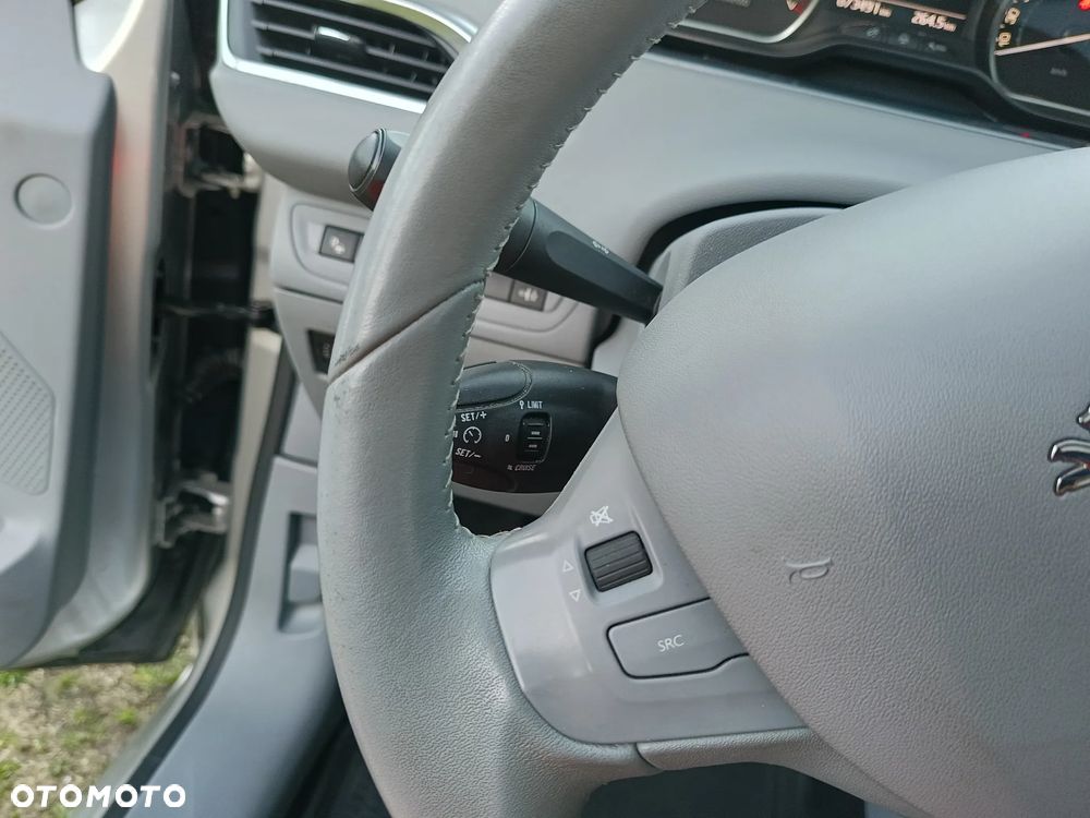 Peugeot 208 120 VTI Automatik Allure - 18