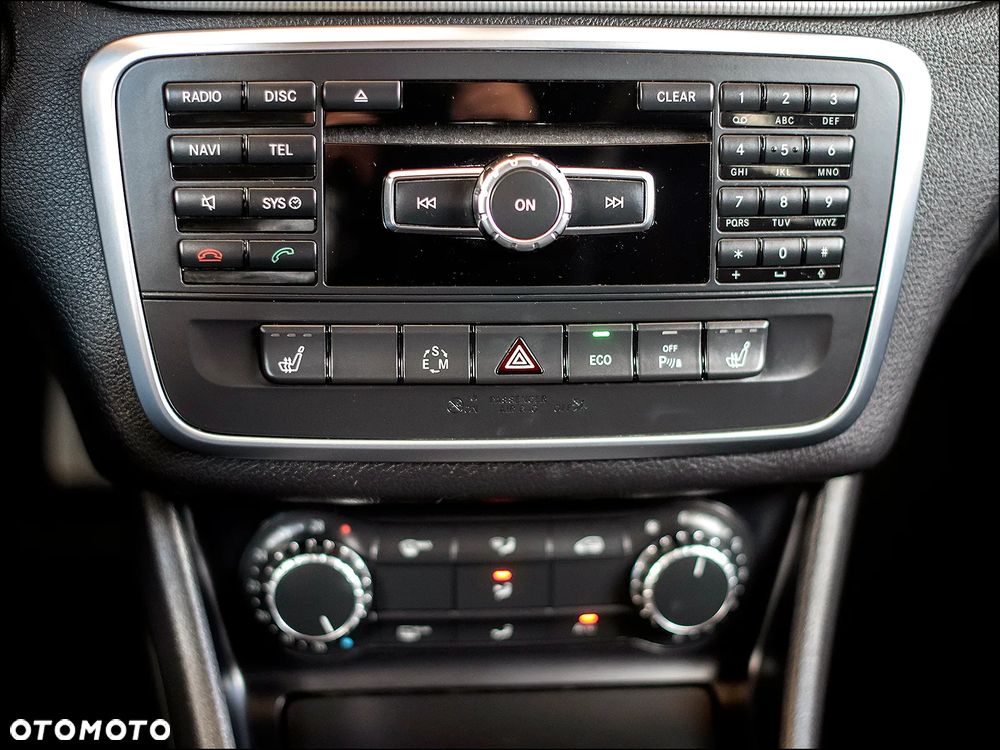 Mercedes-Benz CLA 180 7G-DCT Urban - 24