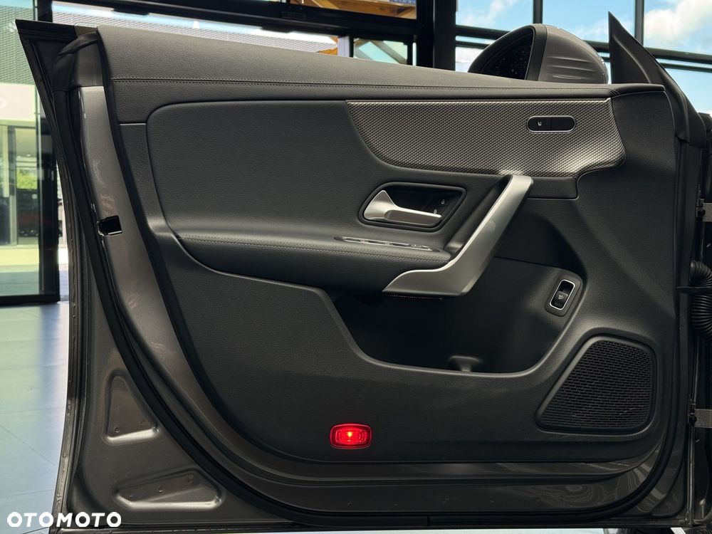 Mercedes-Benz CLA 180 7G-DCT - 14