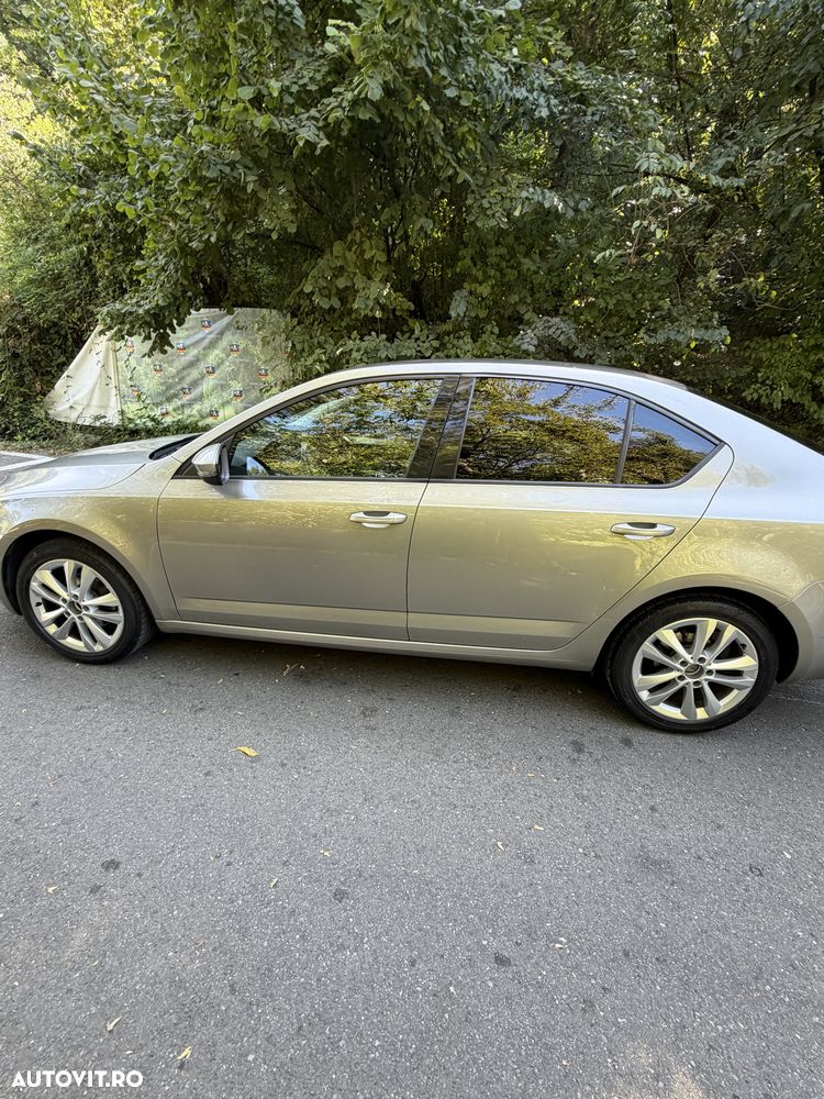 Skoda Octavia 1.6 TDI DSG Ambition - 5