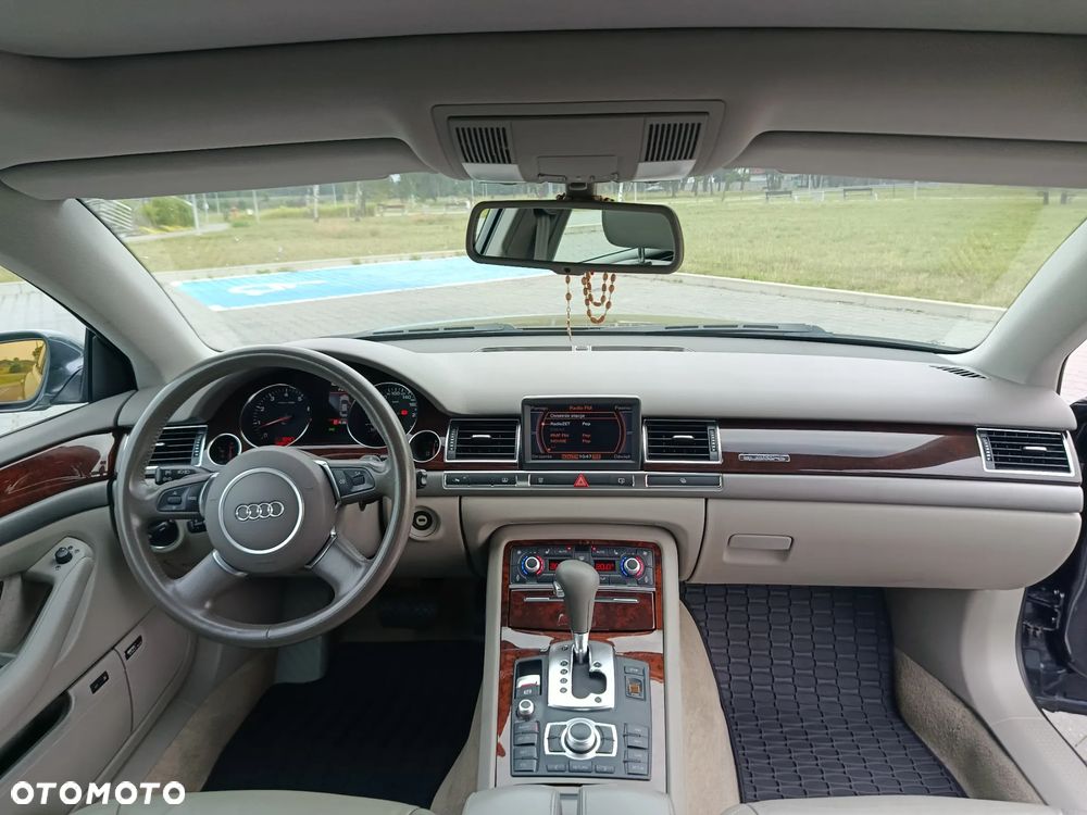 Audi A8 4.2 Quattro - 11