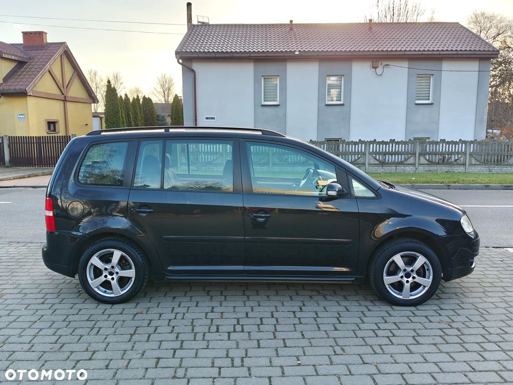 Volkswagen Touran 2.0 FSI Highline - 30