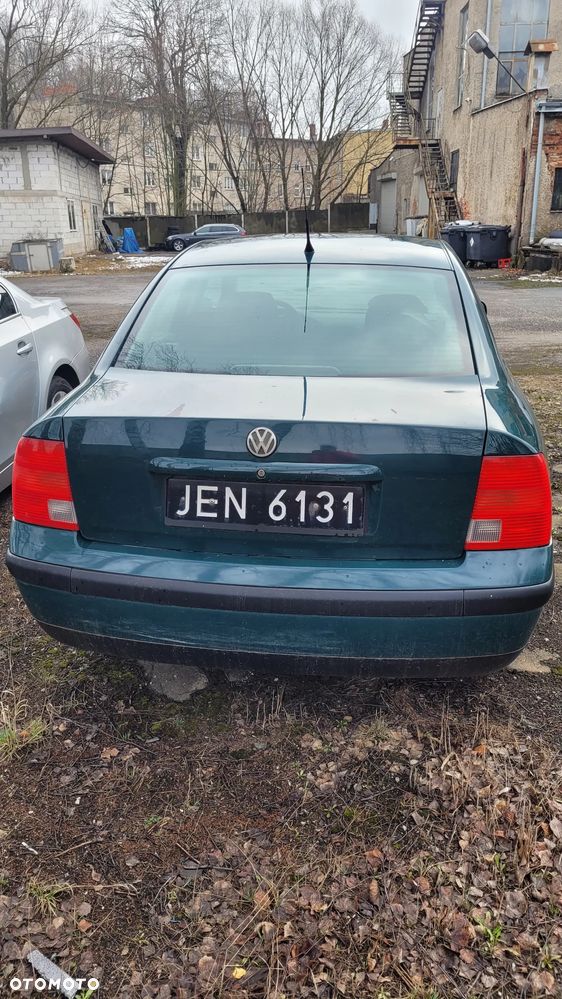 Volkswagen Passat 1.8 - 4