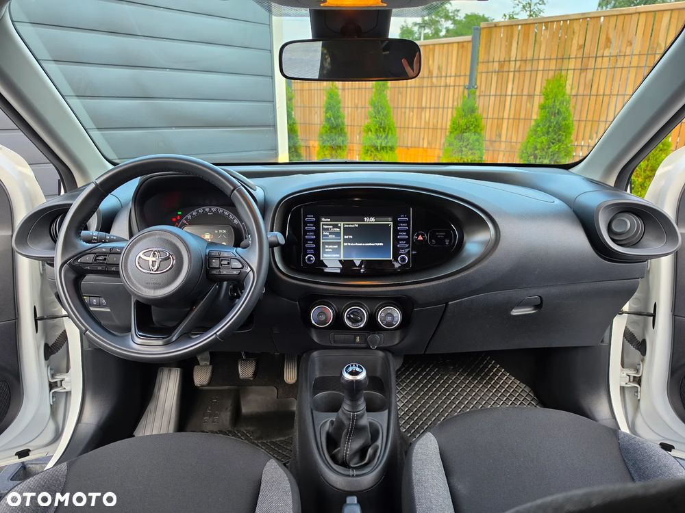 Toyota Aygo X Black&White - 15