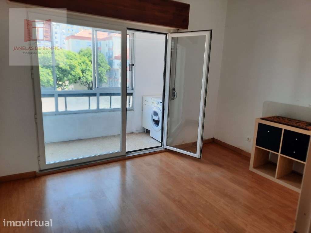 Vende-se T1- Amadora Junto a estação de Comboio e Metro - Grande imagem: 2/15