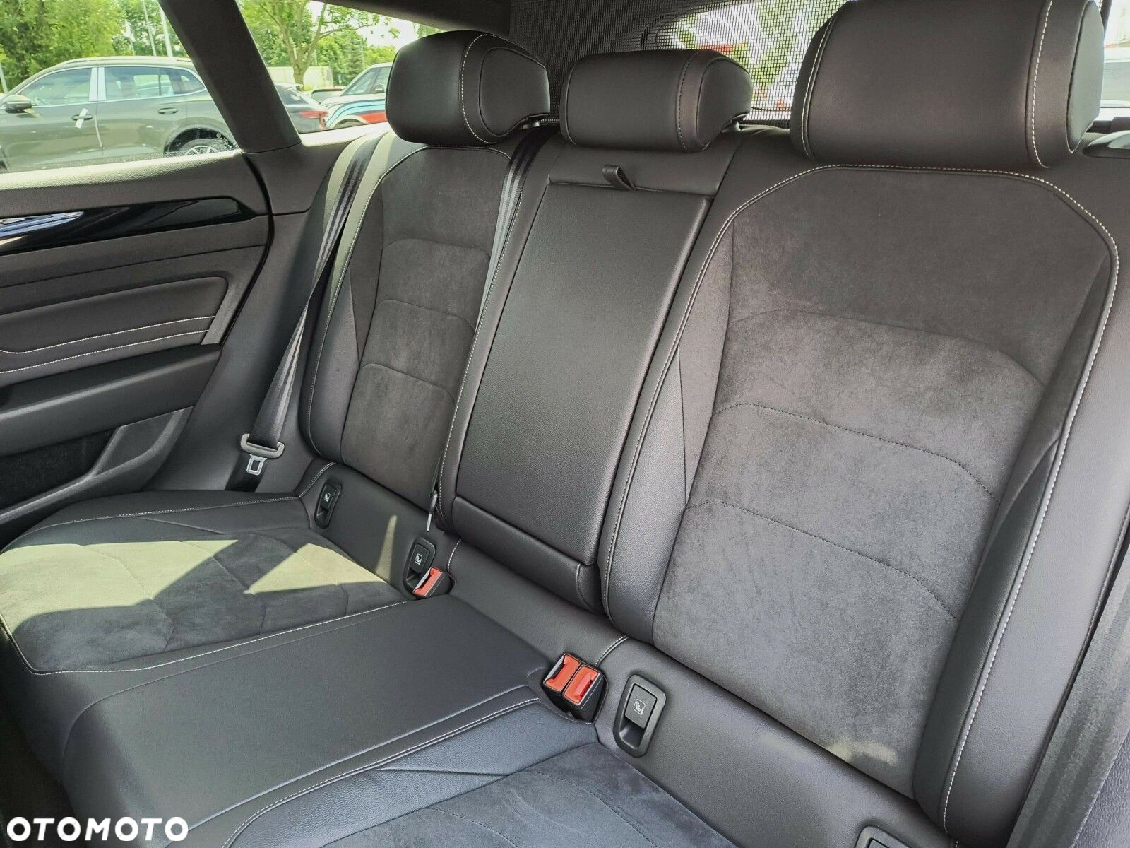 Volkswagen Arteon 2.0 TSI R-Line DSG - 24