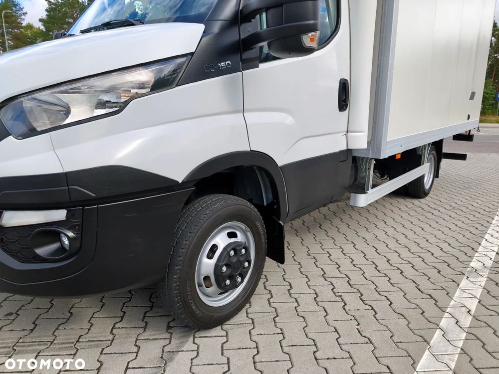 Iveco DAILY 3.0d 150KM** WINDA BAR 1000kg+UDT do 09.29r + STEROWANIE BEZPRZEWODOWE** Kontener 8-EuroPalet dł 425cm ** POLSKI SALON** 233 tyś KM** DMC do 3.5T kat.B** - 9