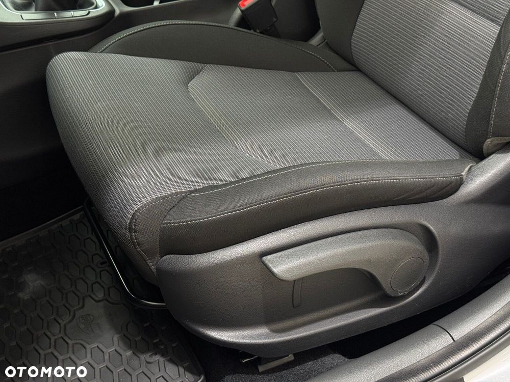 Hyundai i30 1.5 DPI Classic + - 11