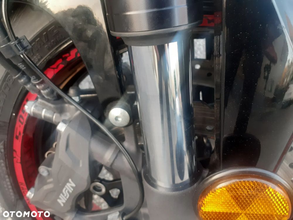 Suzuki GSX - 21