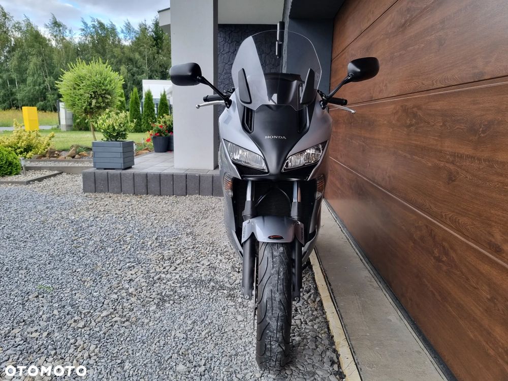 Honda CBF - 8