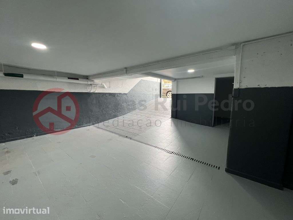Garagem com 207 m2 para diversas viaturas ou para armazém, na Cova ... - Grande imagem: 3/18