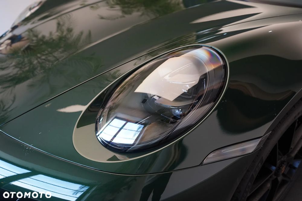 Porsche 911 Carrera 4 GTS - 32