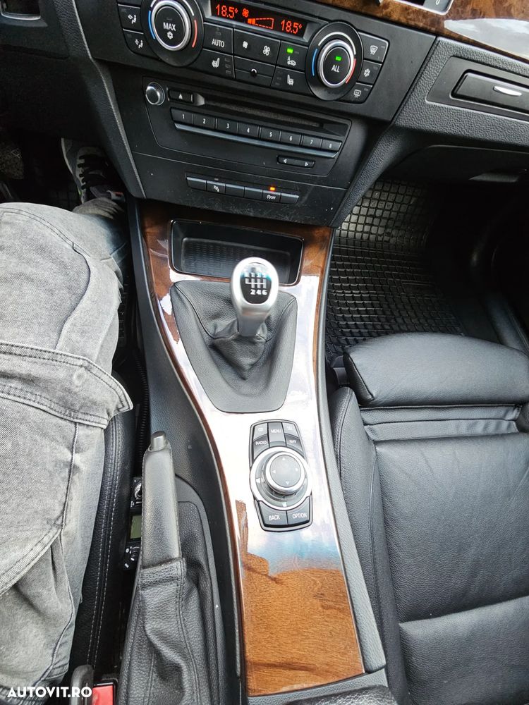 BMW Seria 3 320d - 23