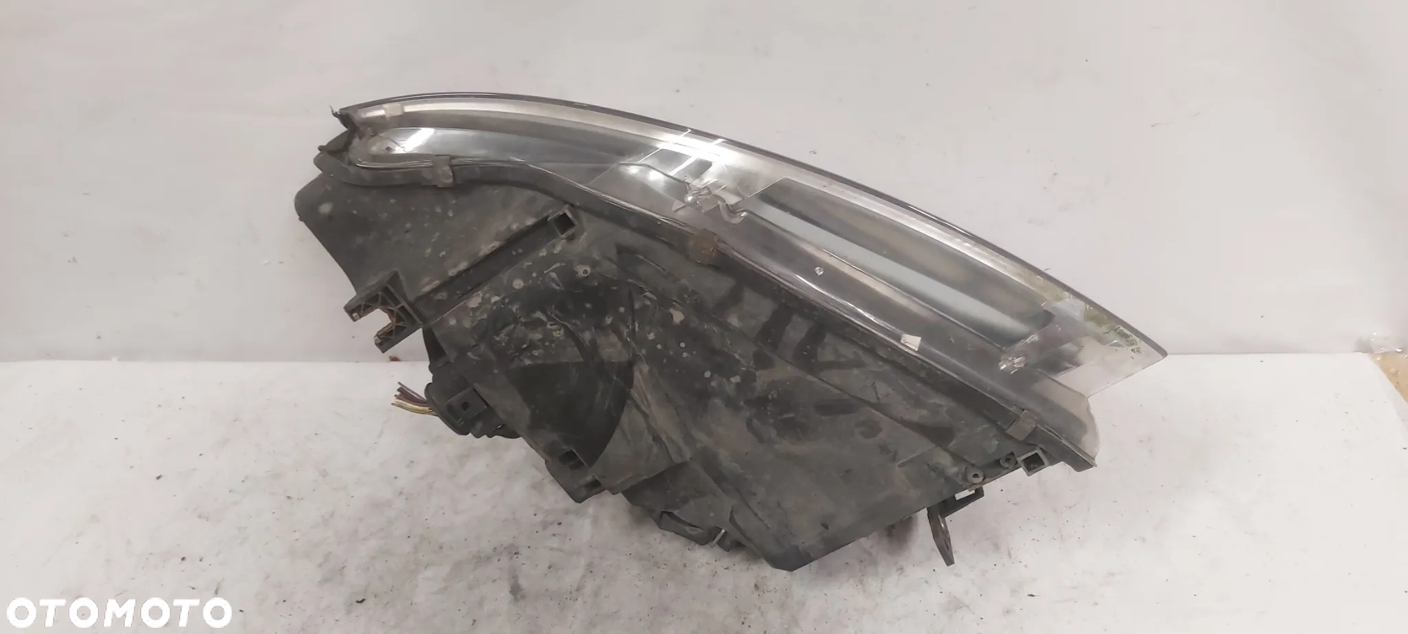.  LAMPA PRZOD PRZEDNIA PRAWA AUDI A4 B7 - 6