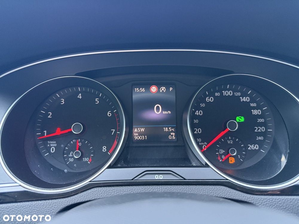 Volkswagen Passat - 18