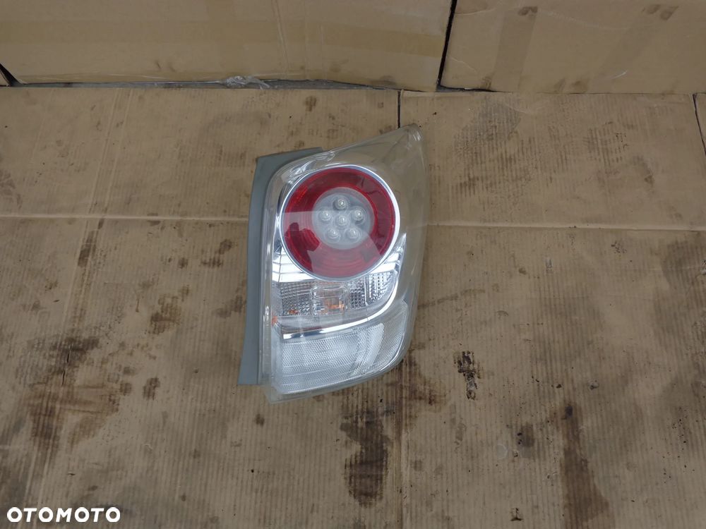 TOYOTA VERSO 09-13 lampa prawa tylna eu - 1