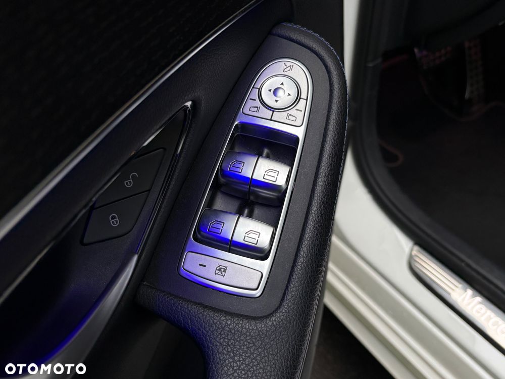 Mercedes-Benz Klasa C 300 de 9G-TRONIC - 32