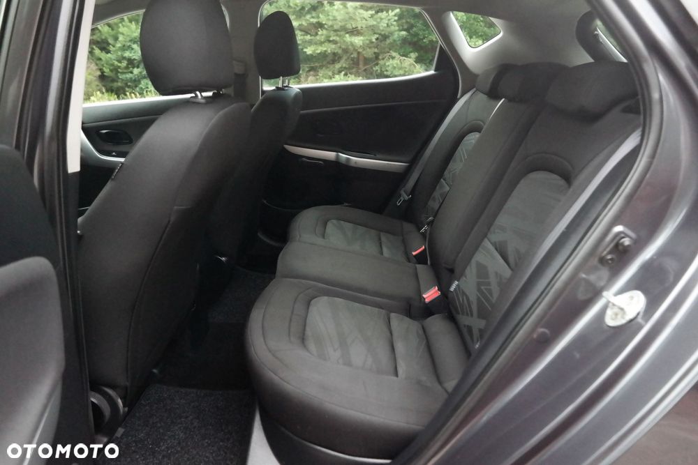 Kia Ceed 1.4 L - 12