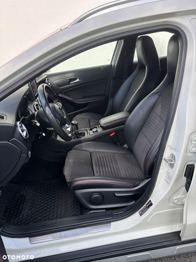 Mercedes-Benz GLA 180 AMG Line - 26