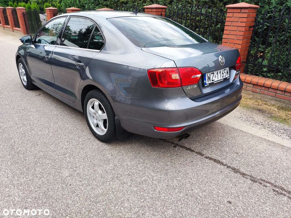 Volkswagen Jetta 2.0 TDI Highline DSG - 9