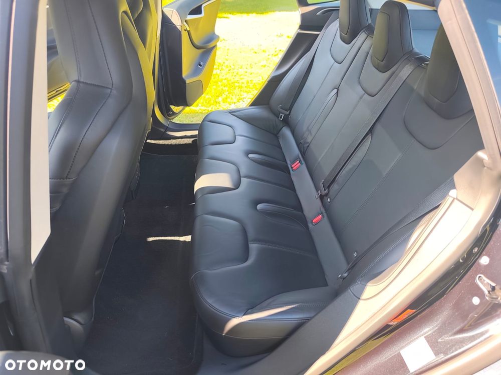 Tesla Model S - 12