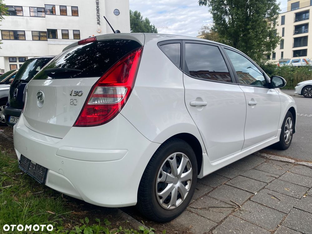 Hyundai i30 1.4 Base + World Cup - 4