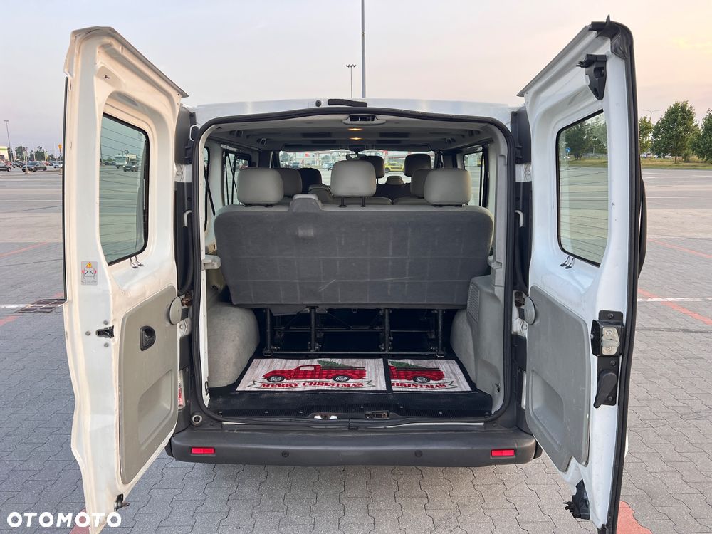 Renault Trafic Passenger - 8