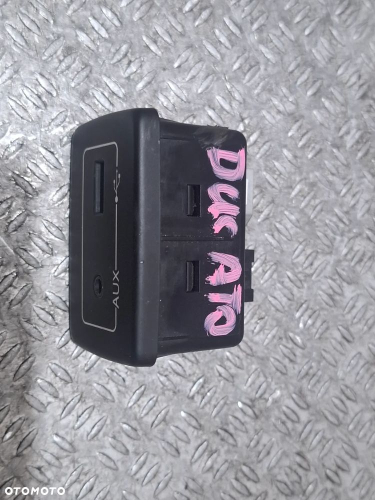 Gniazdo USB AUX Citroen Jumper nr 7356546330 - 3