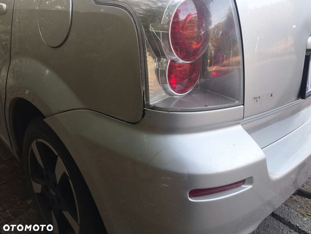 Toyota Corolla Verso - 6