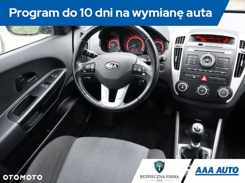 Kia Ceed - 8
