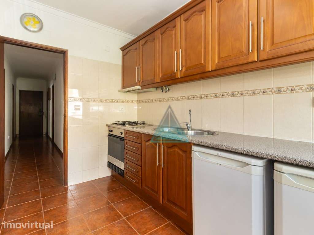 Apartamento T2 rés de chão alto Torre da Marinha - Grande imagem: 3/15
