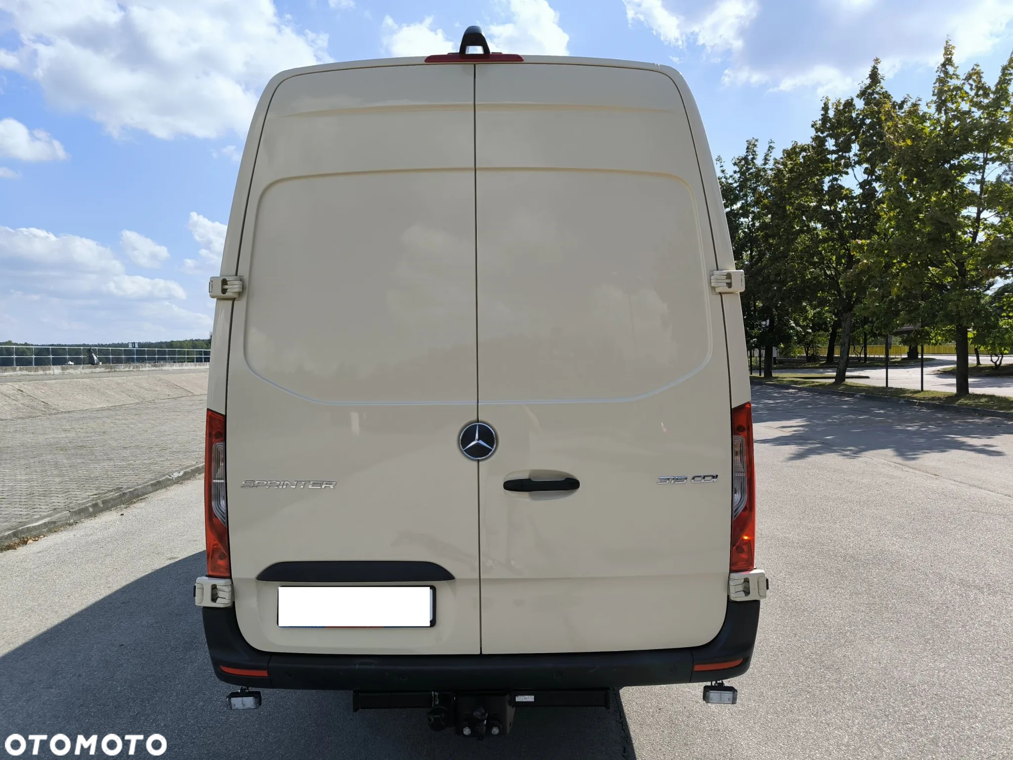 Mercedes-Benz Sprinter - 10