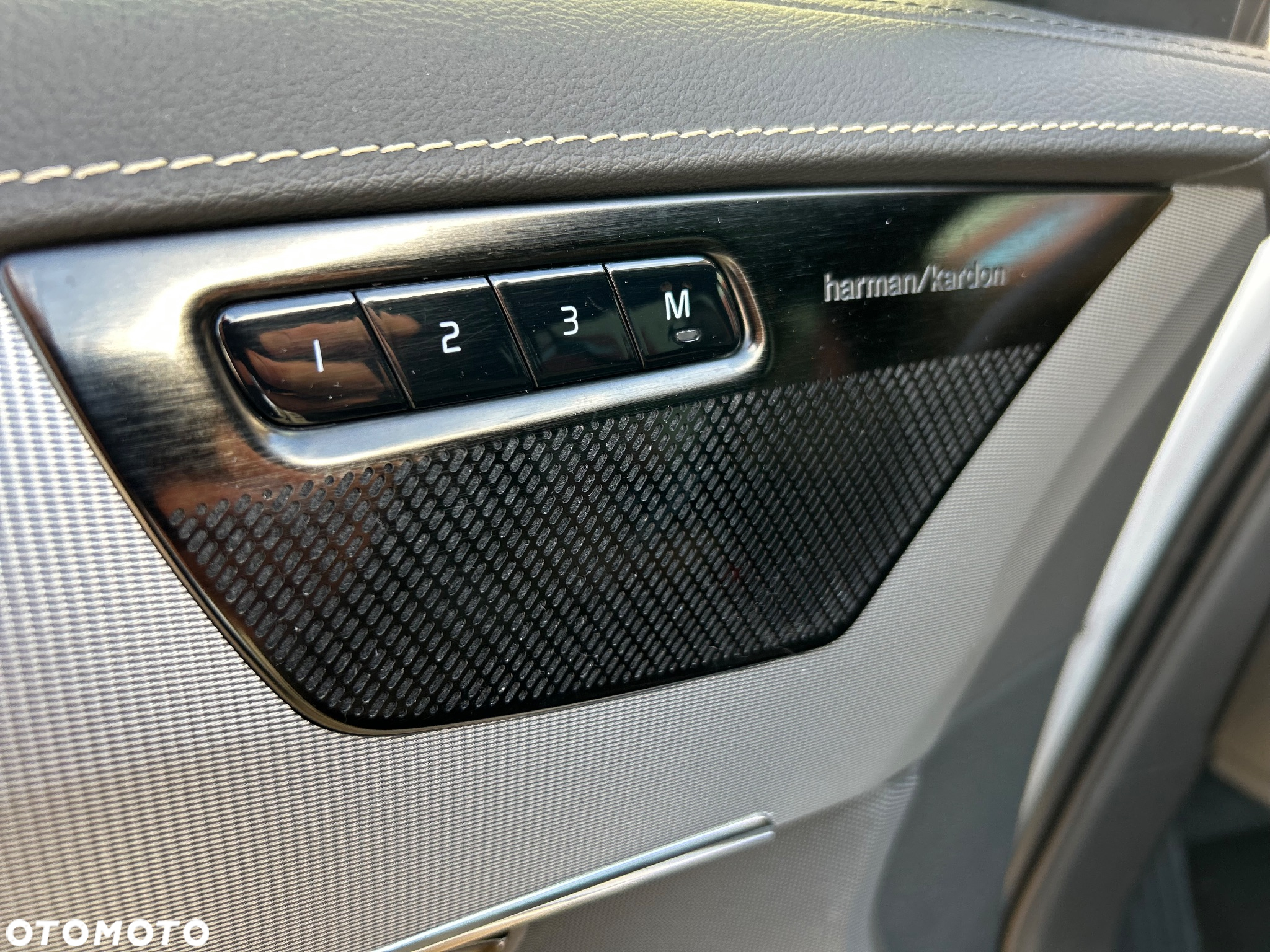 Volvo XC 90 T8 AWD Plug-In Hybrid R-Design 7os - 14