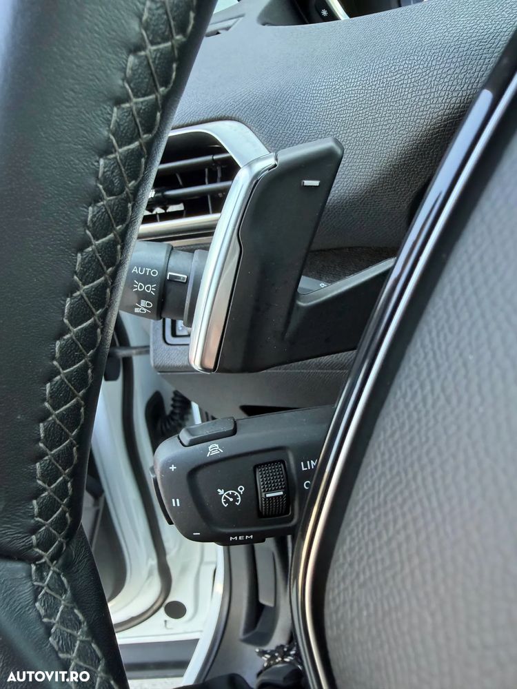 Peugeot 3008 PHEV 300 EAT8 4X4 GT - 27