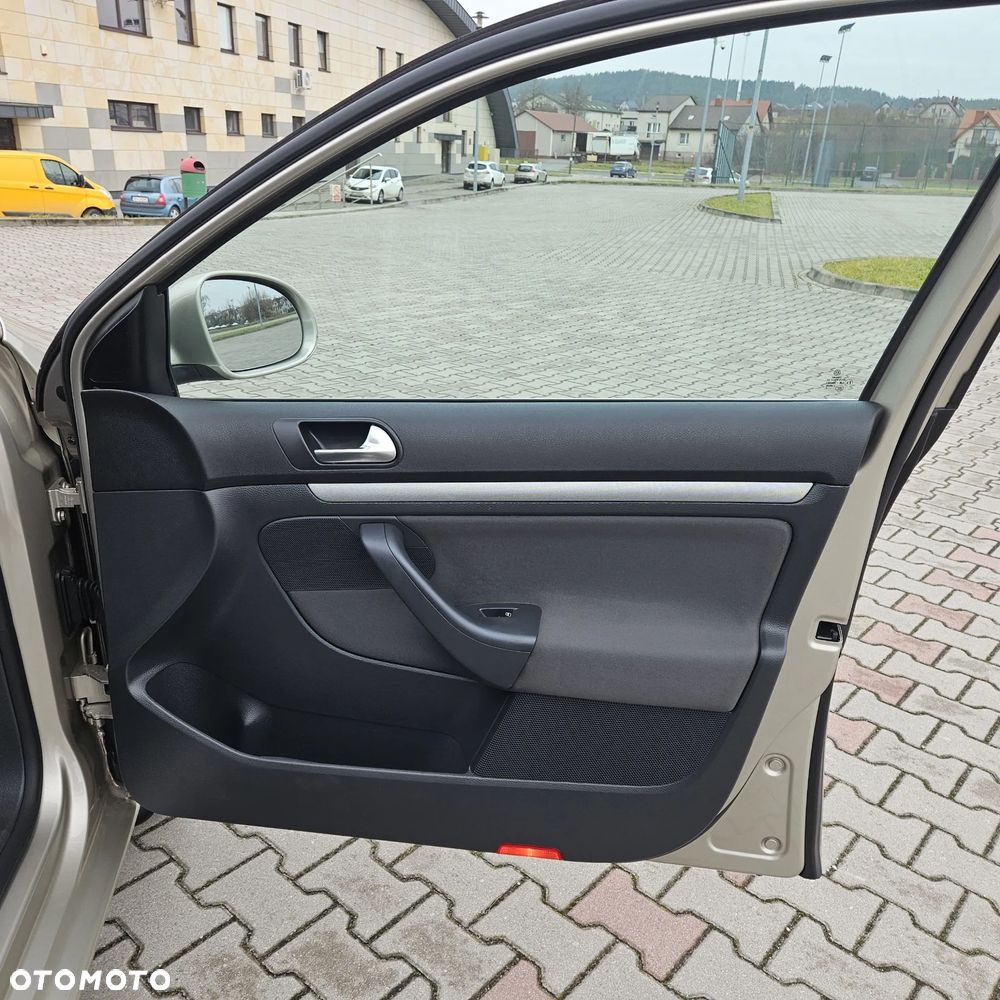Volkswagen Jetta 1.9 TDI United - 26