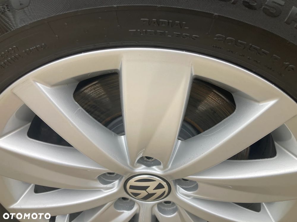 Volkswagen Passat 2.0 TDI DPF BlueMotion Technology Highline - 17