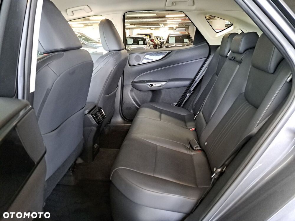 Lexus NX 2023
