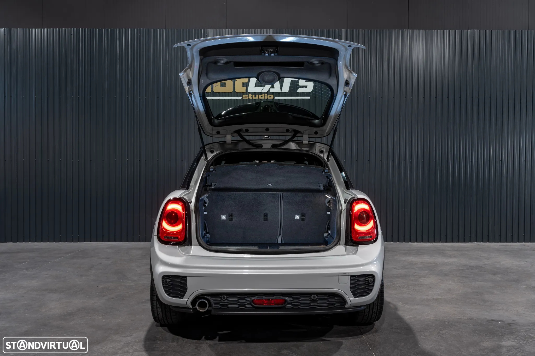 MINI 5 Portas Cooper D Auto - 56