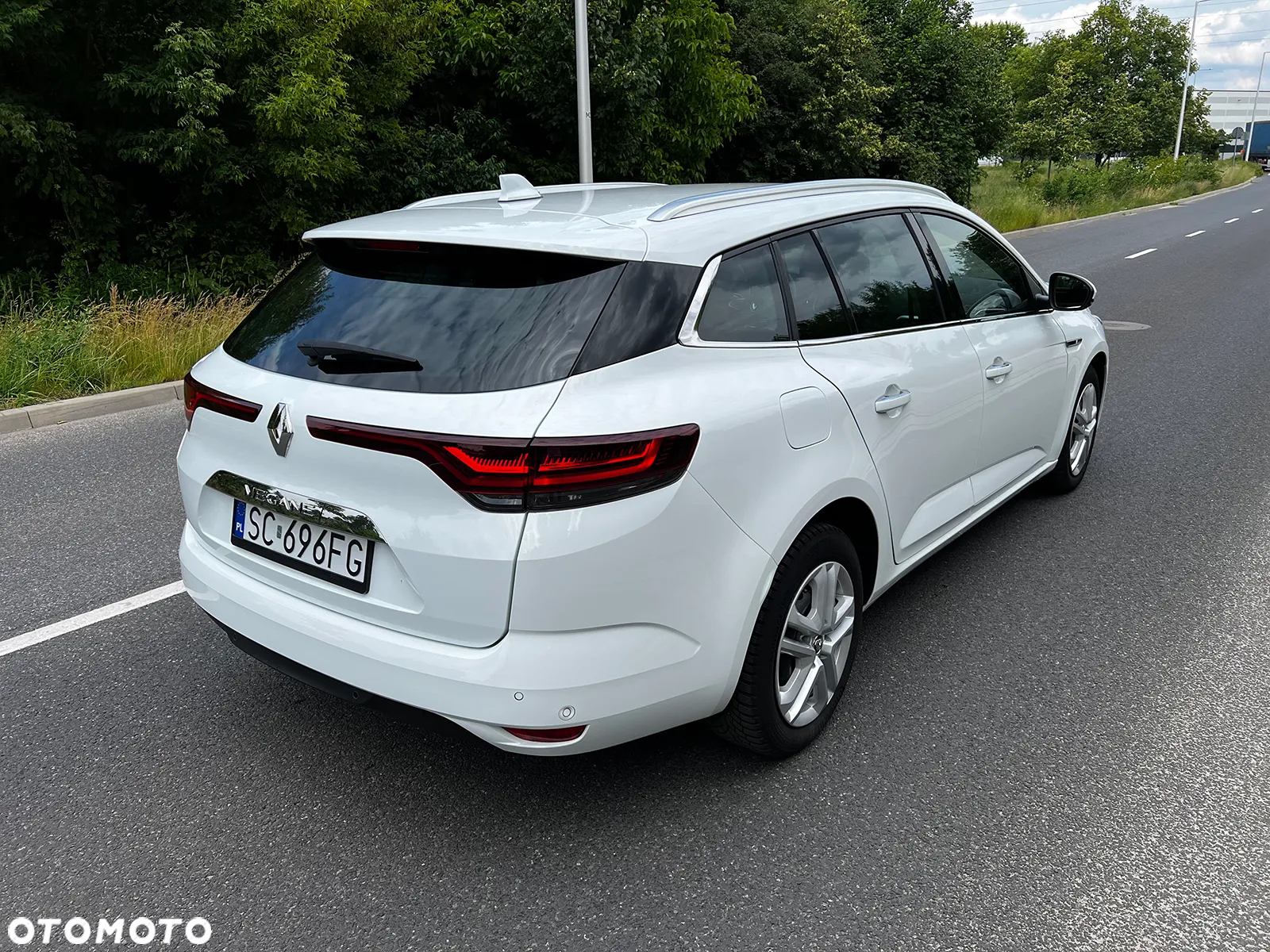 Renault Megane Grandtour TCe 140 GPF EDC BUSINESS EDITION - 3