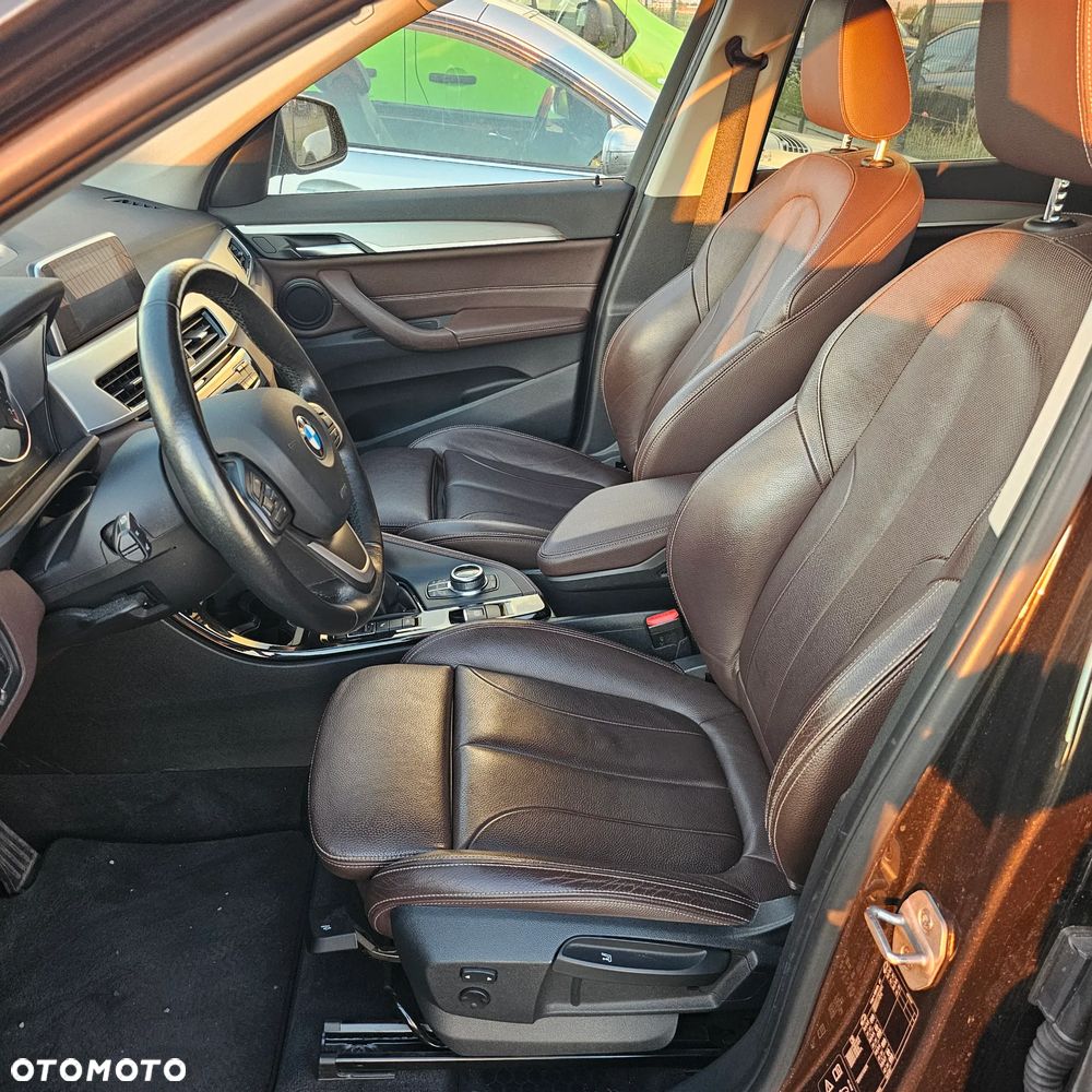 BMW X1 xDrive20i xLine sport - 20