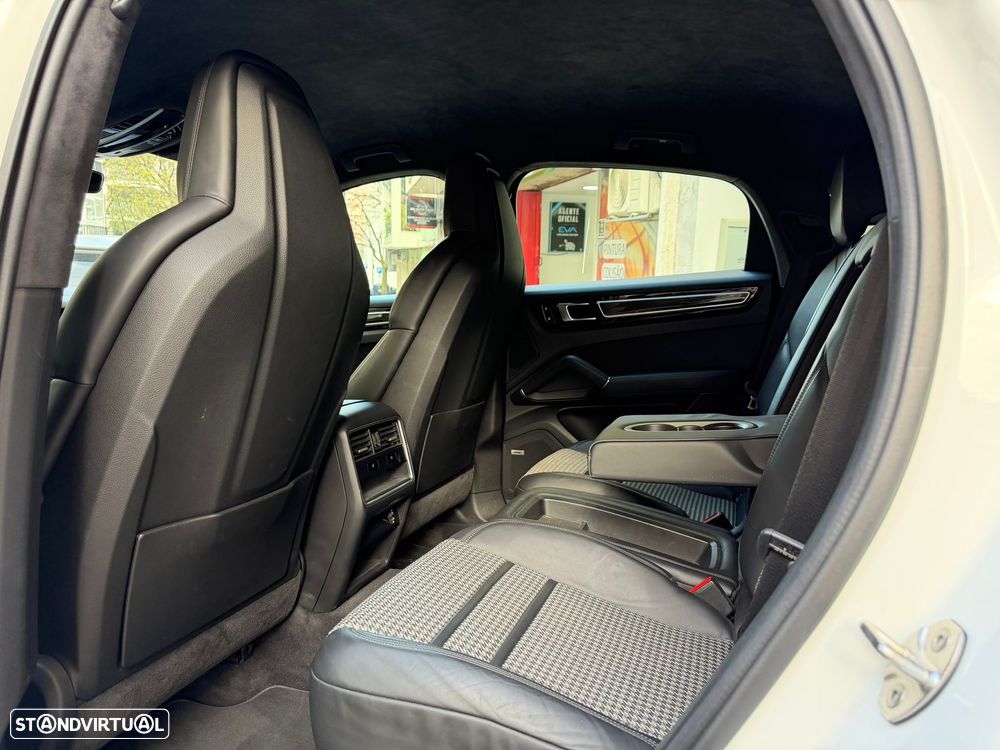 Porsche Cayenne Coupé E-Hybrid - 5