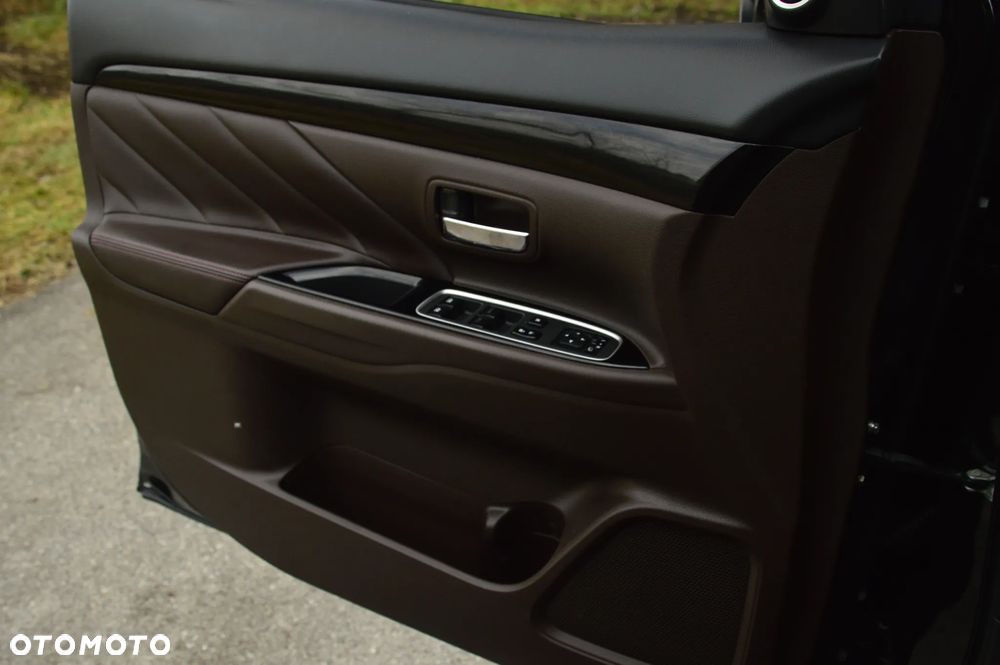 Mitsubishi Outlander 2.0 4WD Top - 36